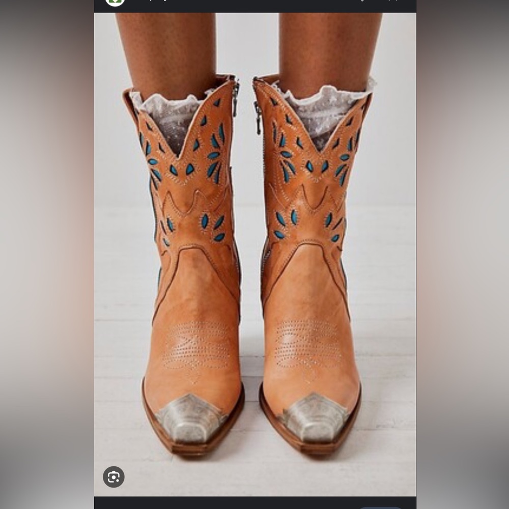 ISO!! Looking for these Free People Blakely boot tan or black,  size 9!